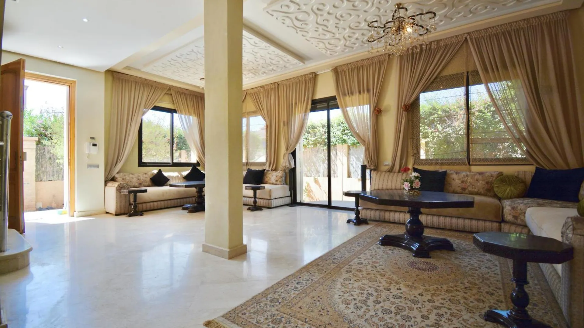 Villa 2 King Suites- Pool,Ac & Parking-Central Location Marrakesh