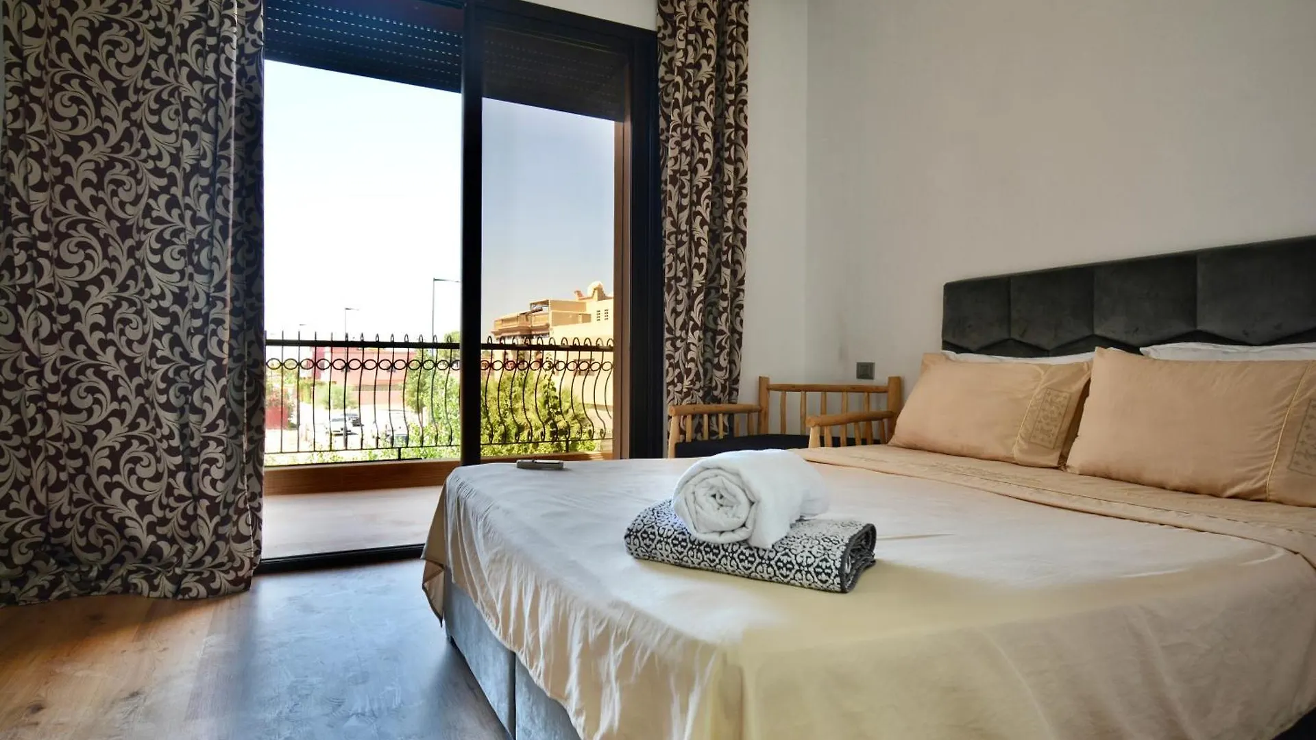2 King Suites- Pool,Ac & Parking-Central Location Marrakesh
