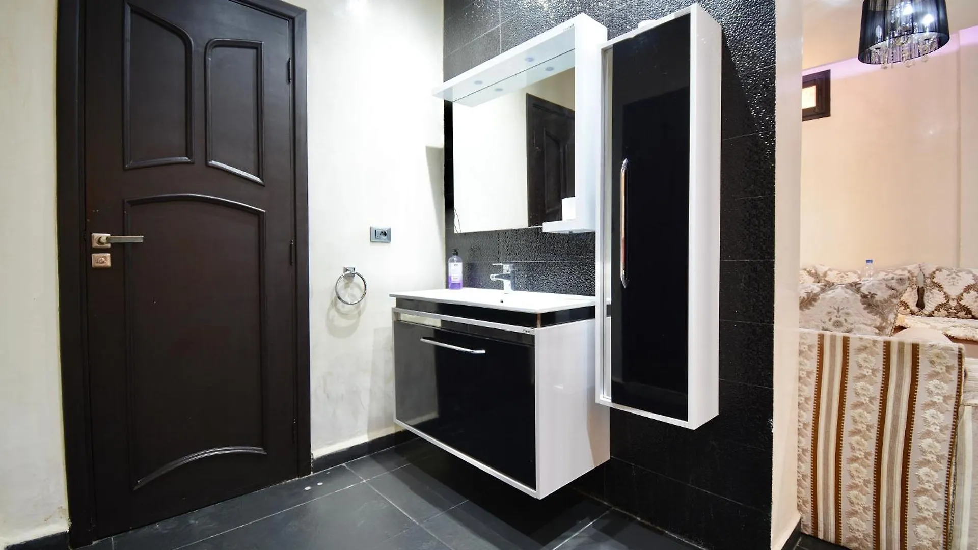 Villa 2 King Suites- Pool,Ac & Parking-Central Location Marrakesh