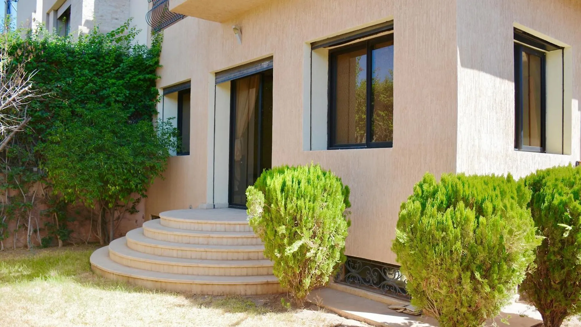 Villa 2 King Suites- Pool,Ac & Parking-Central Location Marrakesh