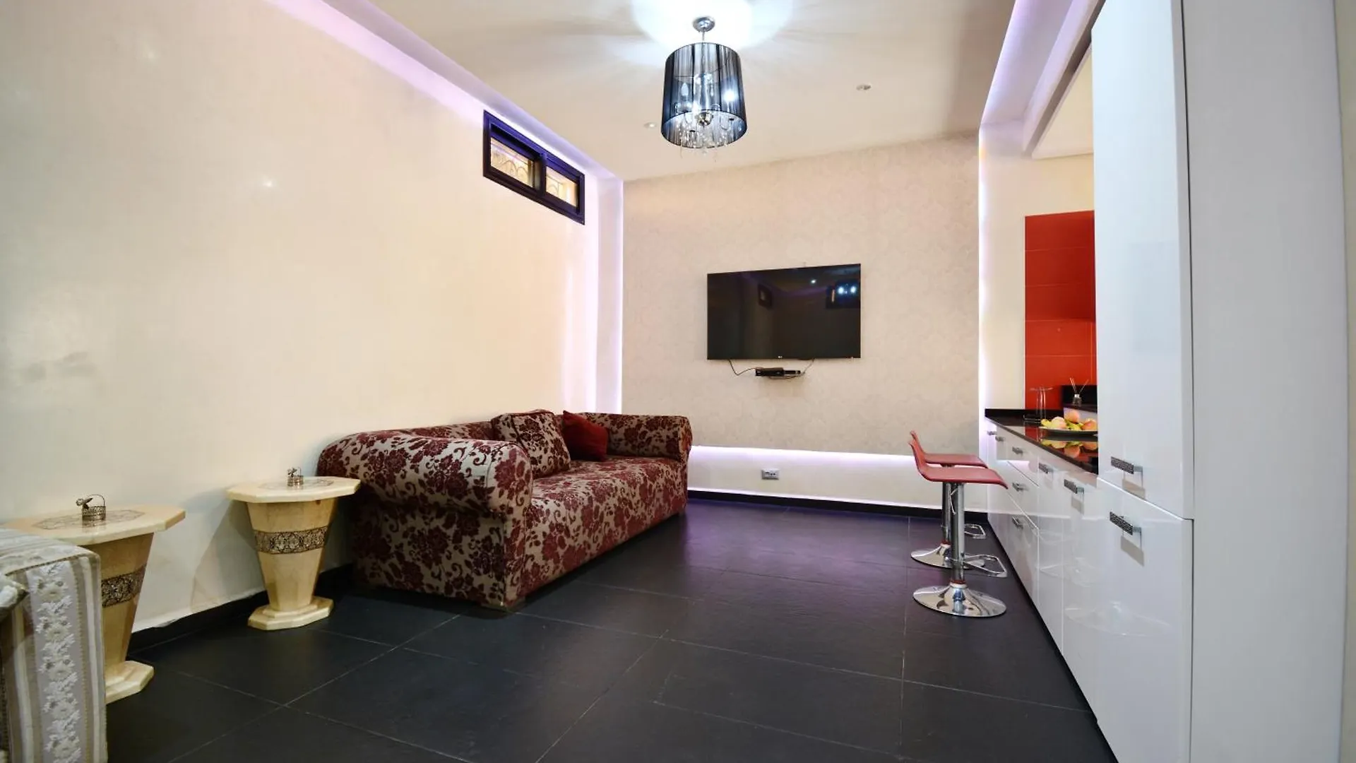 Villa 2 King Suites- Pool,Ac & Parking-Central Location Marrakesh