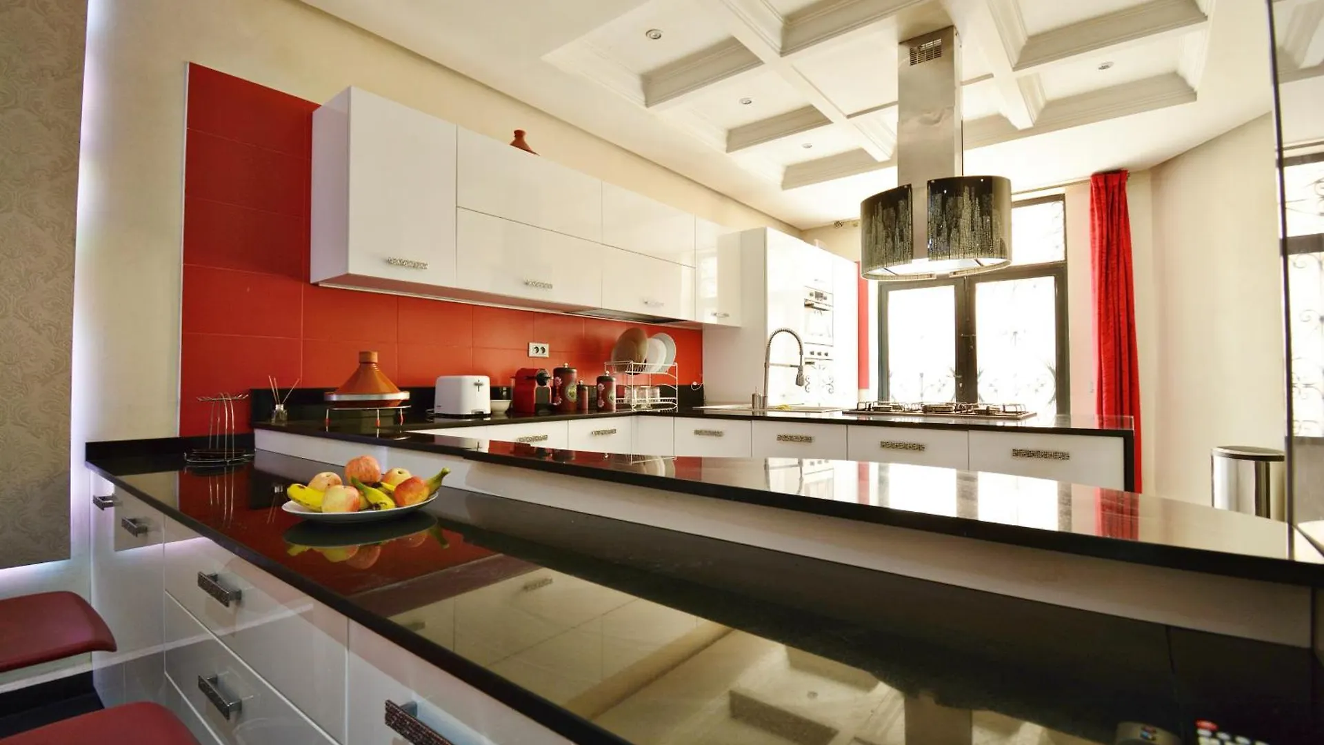 2 King Suites- Pool,Ac & Parking-Central Location Marrakesh Villa