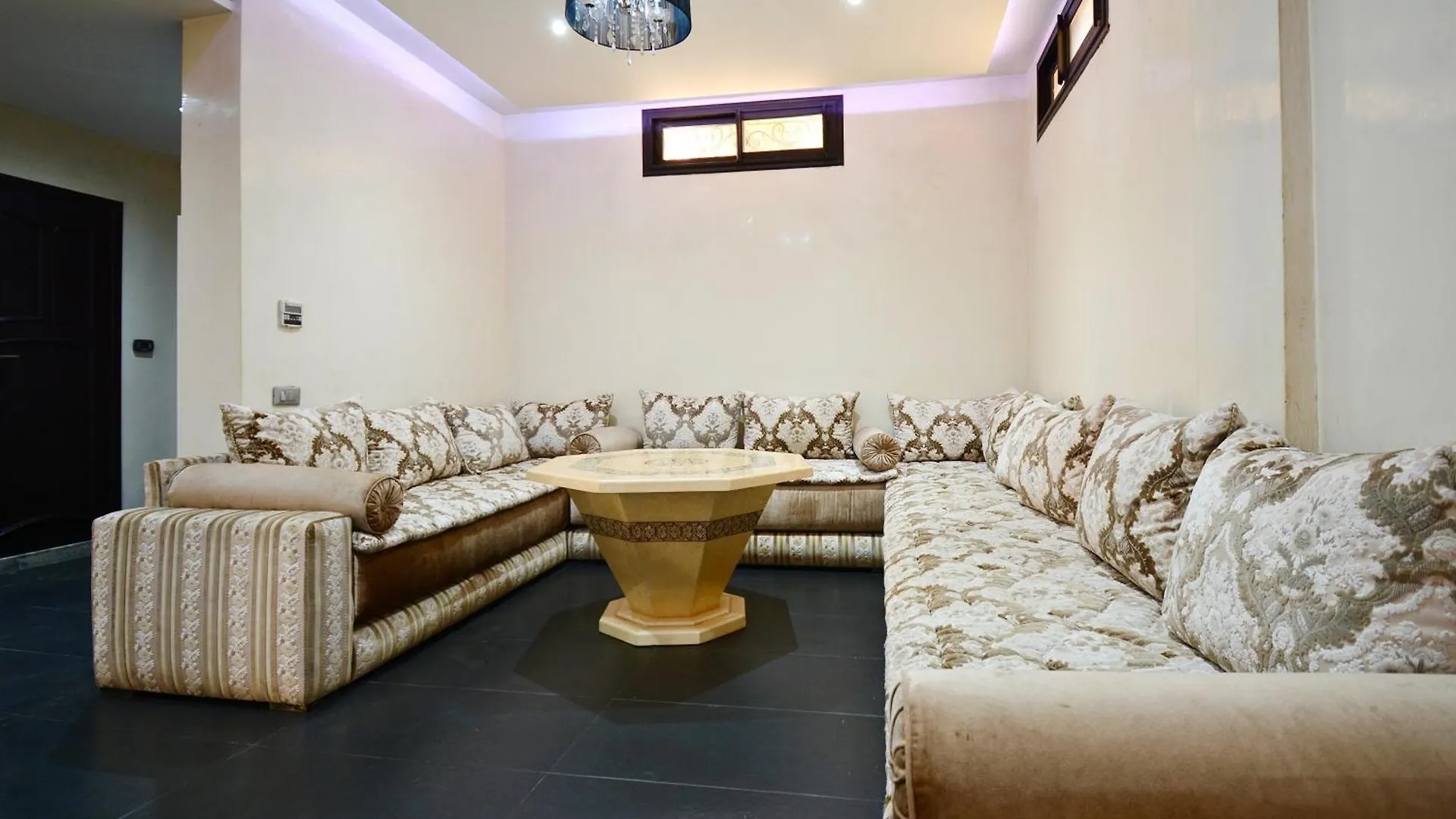 Villa 2 King Suites- Pool,Ac & Parking-Central Location Marrakesh Morocco