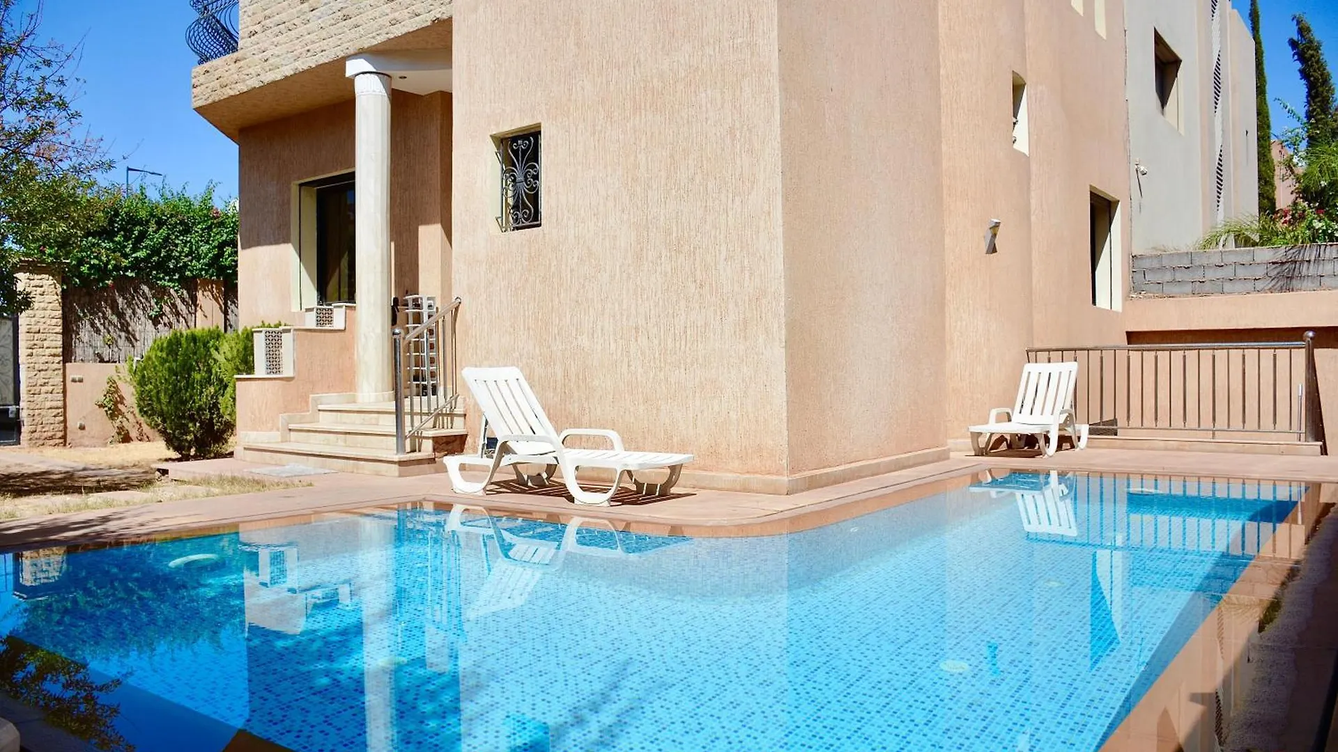 Villa 2 King Suites- Pool,Ac & Parking-Central Location Marrakesh Morocco