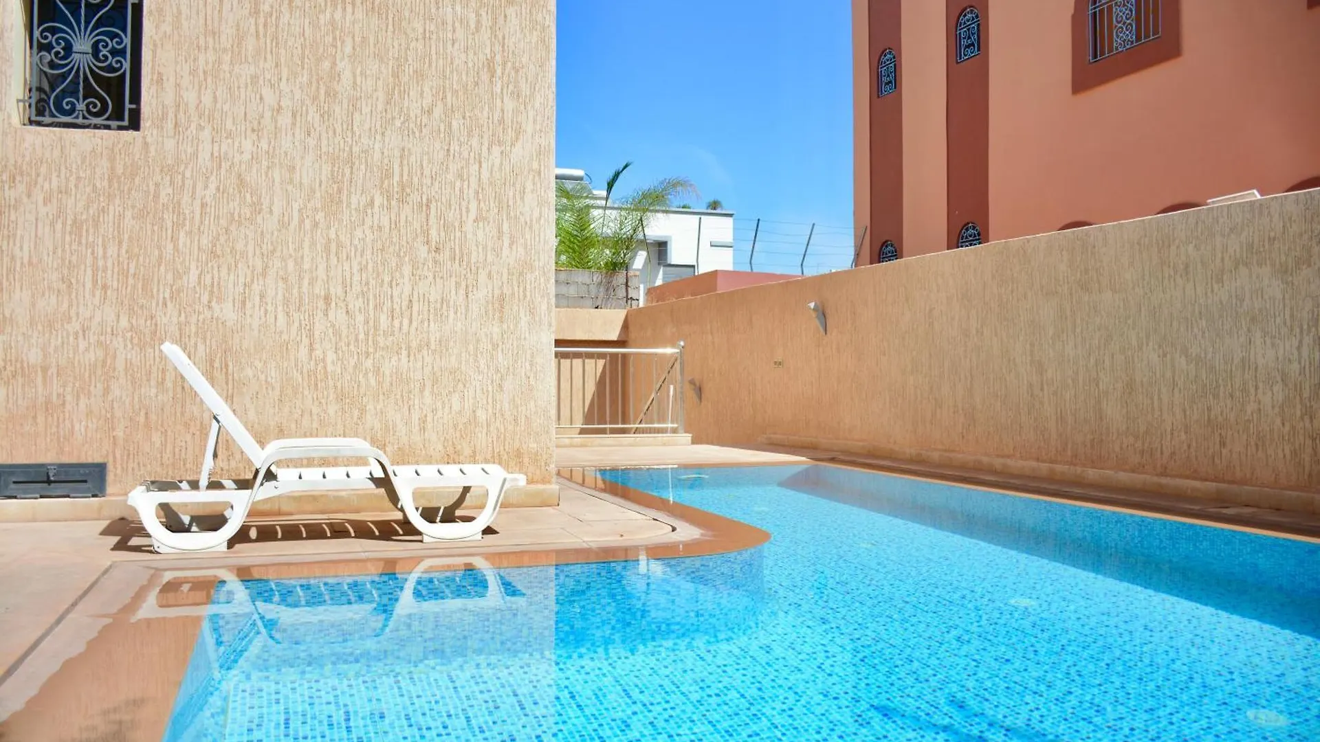 Villa 2 King Suites- Pool,Ac & Parking-Central Location Marrakesh