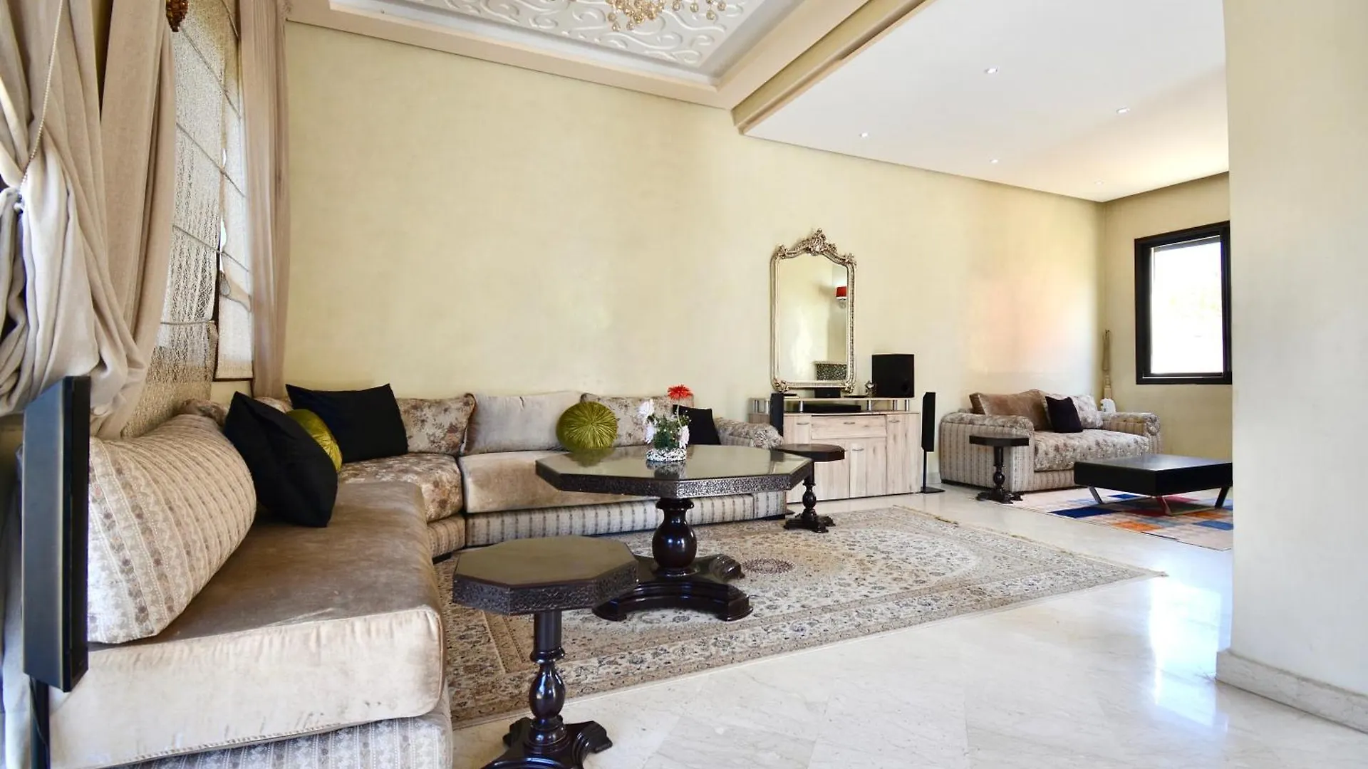 2 King Suites- Pool,Ac & Parking-Central Location Marrakesh